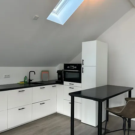 Apartment Neuwertiges 2-zimmer-apartment, Barrierefrei, Ebenerdig Ohne Aufzug, 51 Qm, Bis 4 Gäste-kerpen