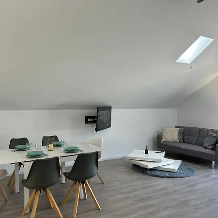 Neuwertiges 2-zimmer-apartment, Barrierefrei, Ebenerdig Ohne Aufzug, 51 Qm, Bis 4 Gäste-kerpen *